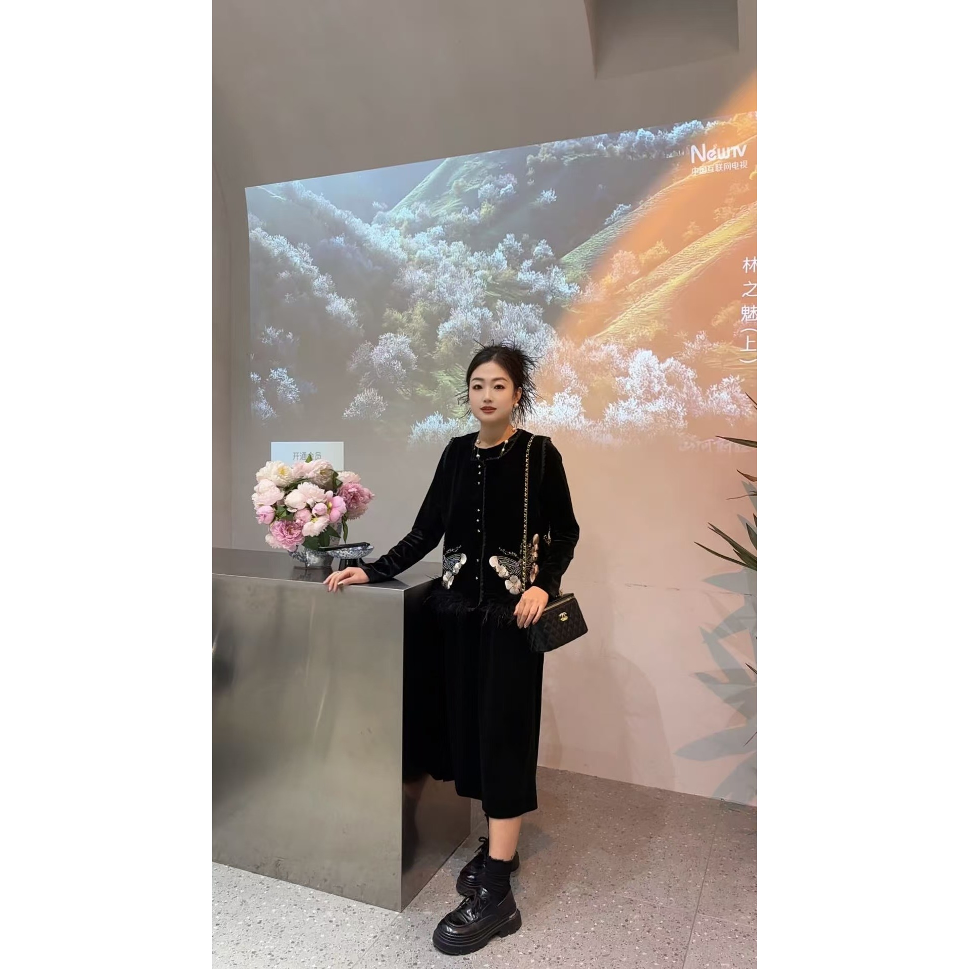 36867新中式秋季显瘦重工刺绣马甲毛毛高级感+丝绒连衣裙