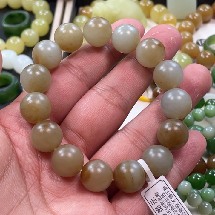 曹***晨未镶嵌手串和田玉