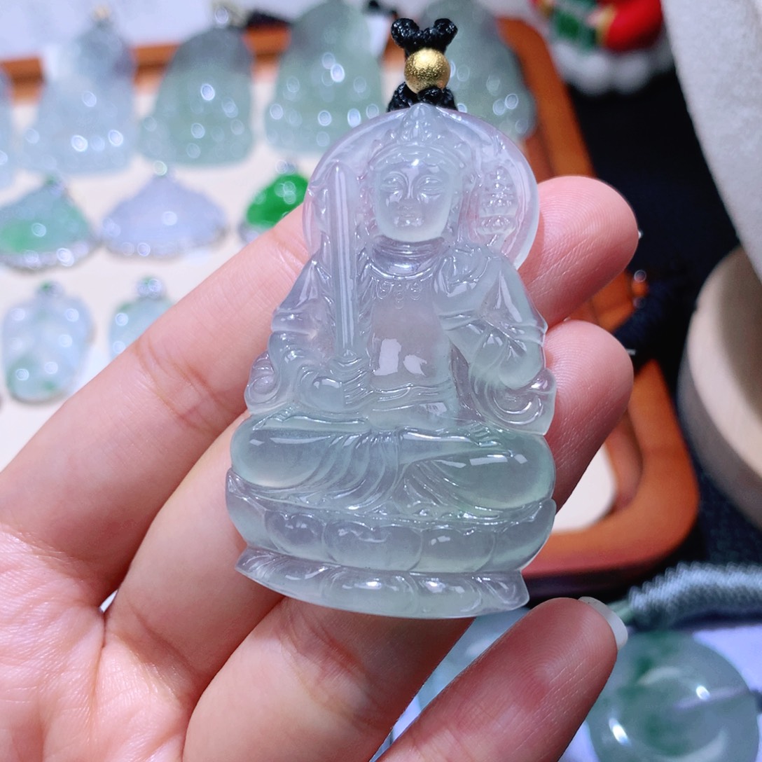 颈饰未镶嵌翡翠虚空藏