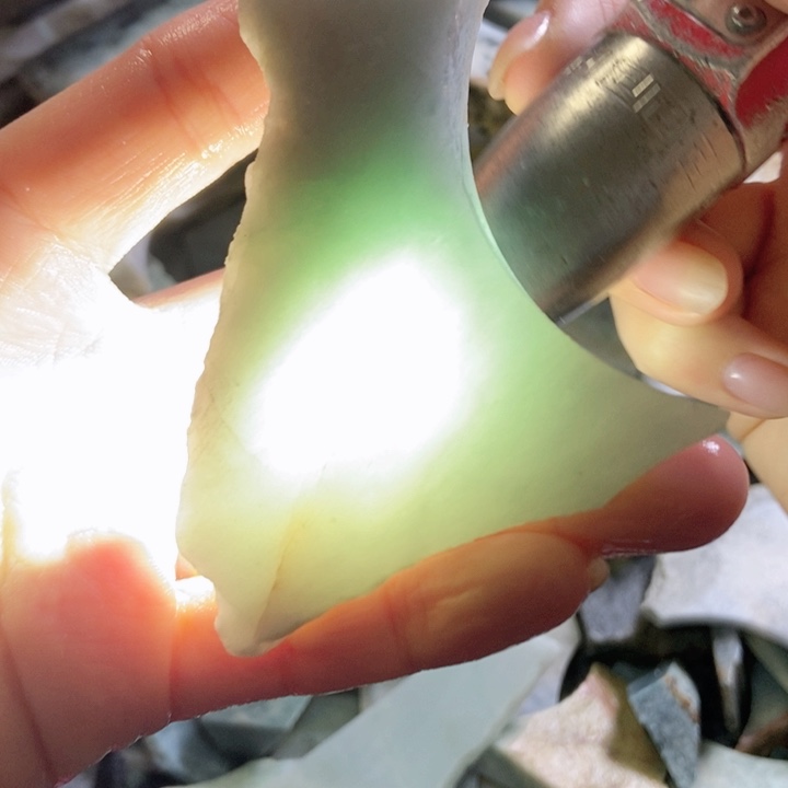 翡翠颈饰未镶嵌天然翡翠