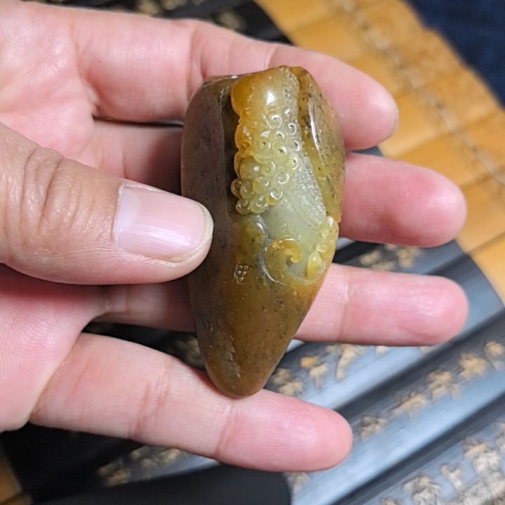 和田玉颈饰未镶嵌钟*