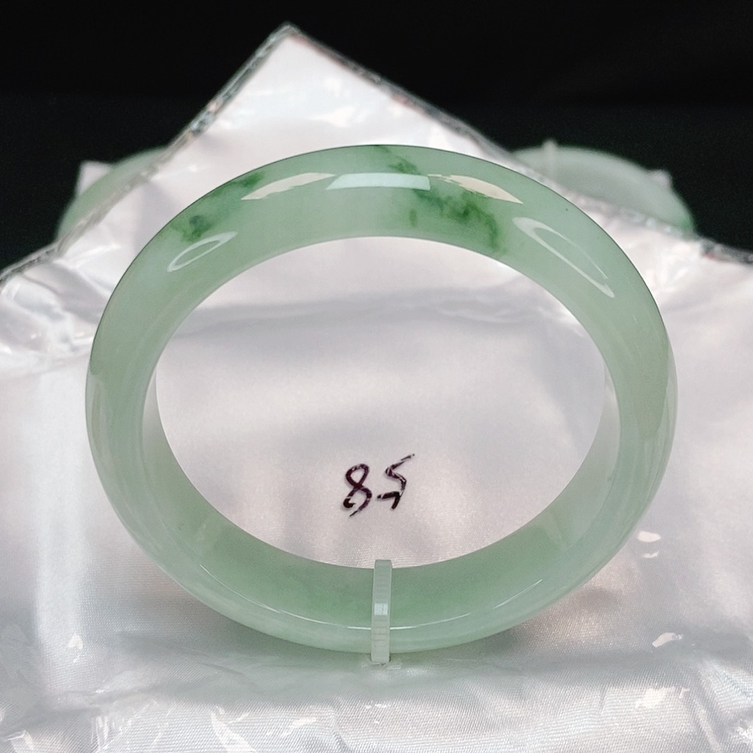 翡翠手镯未镶嵌正圈