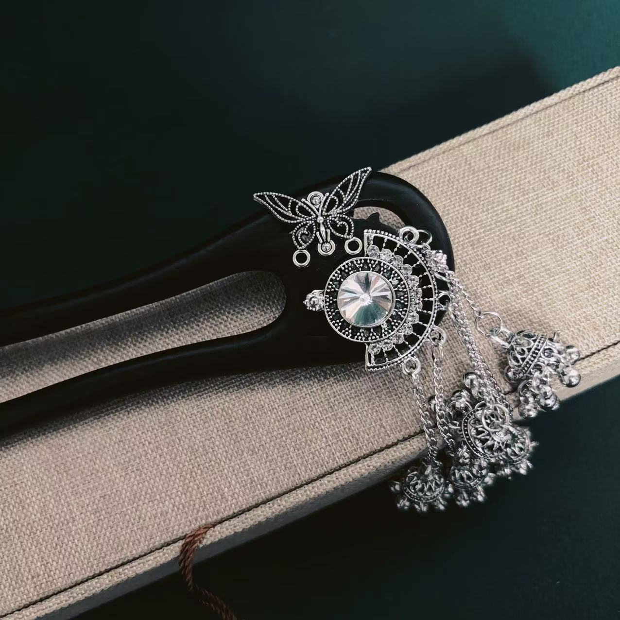 a562【蝴蝶铃铛】极简风原创设计法式女千金风发簪步摇复古发簪子