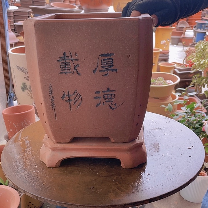 宜兴紫砂紫泥切角四方加拖