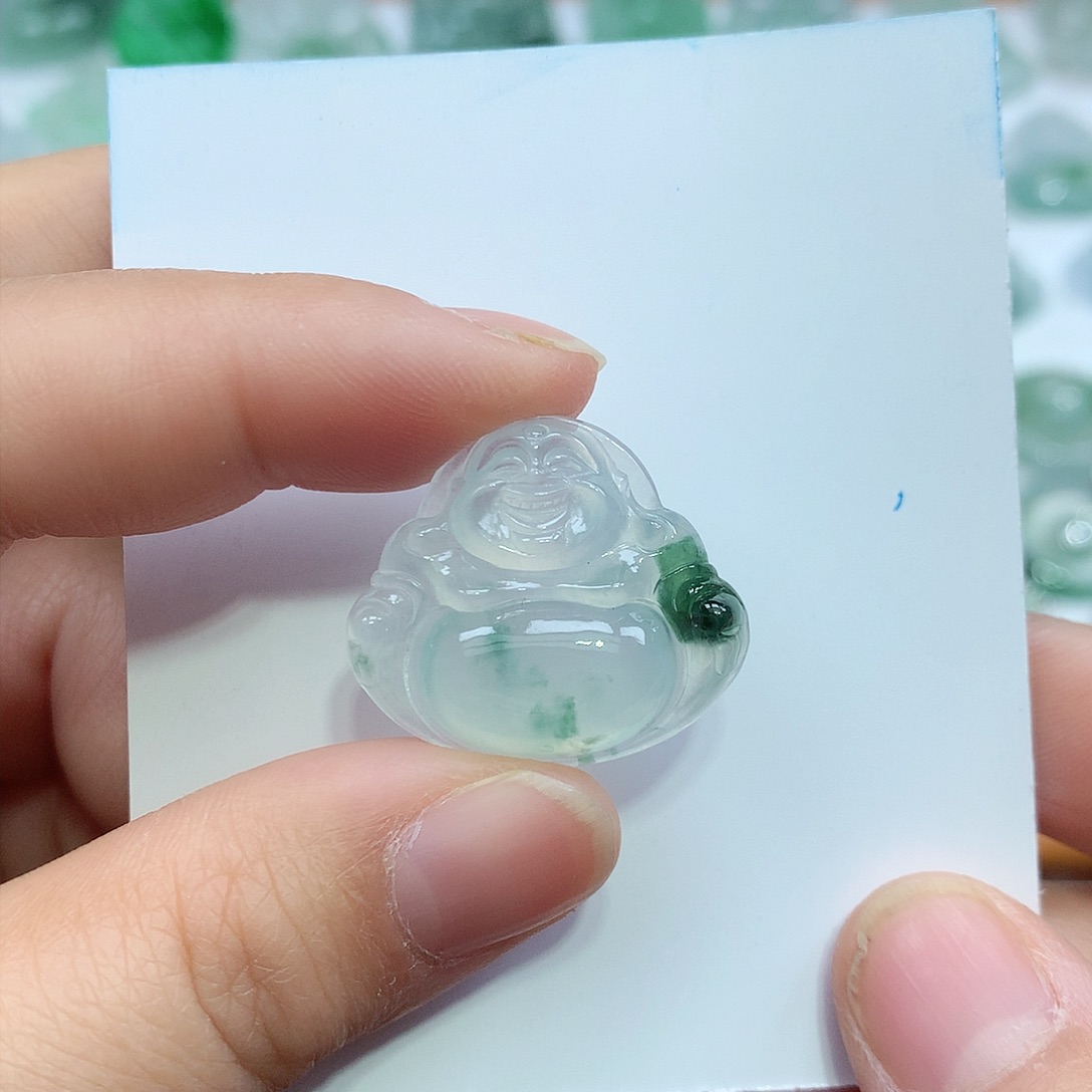 翡翠颈饰未镶嵌佛