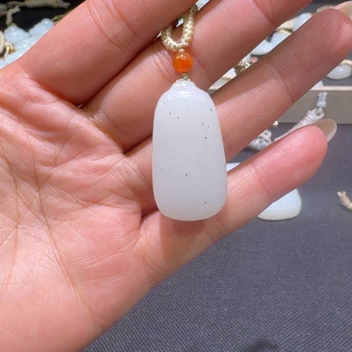 和田玉未镶嵌颈饰32.7