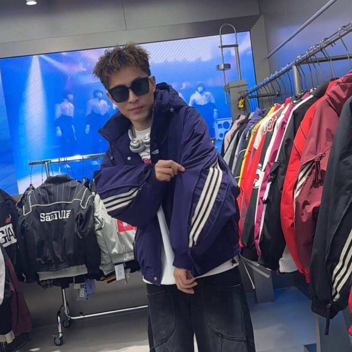 「灵感织带」潮牌羽绒外套 时尚百搭连帽冲锋防风情侣66900/B4