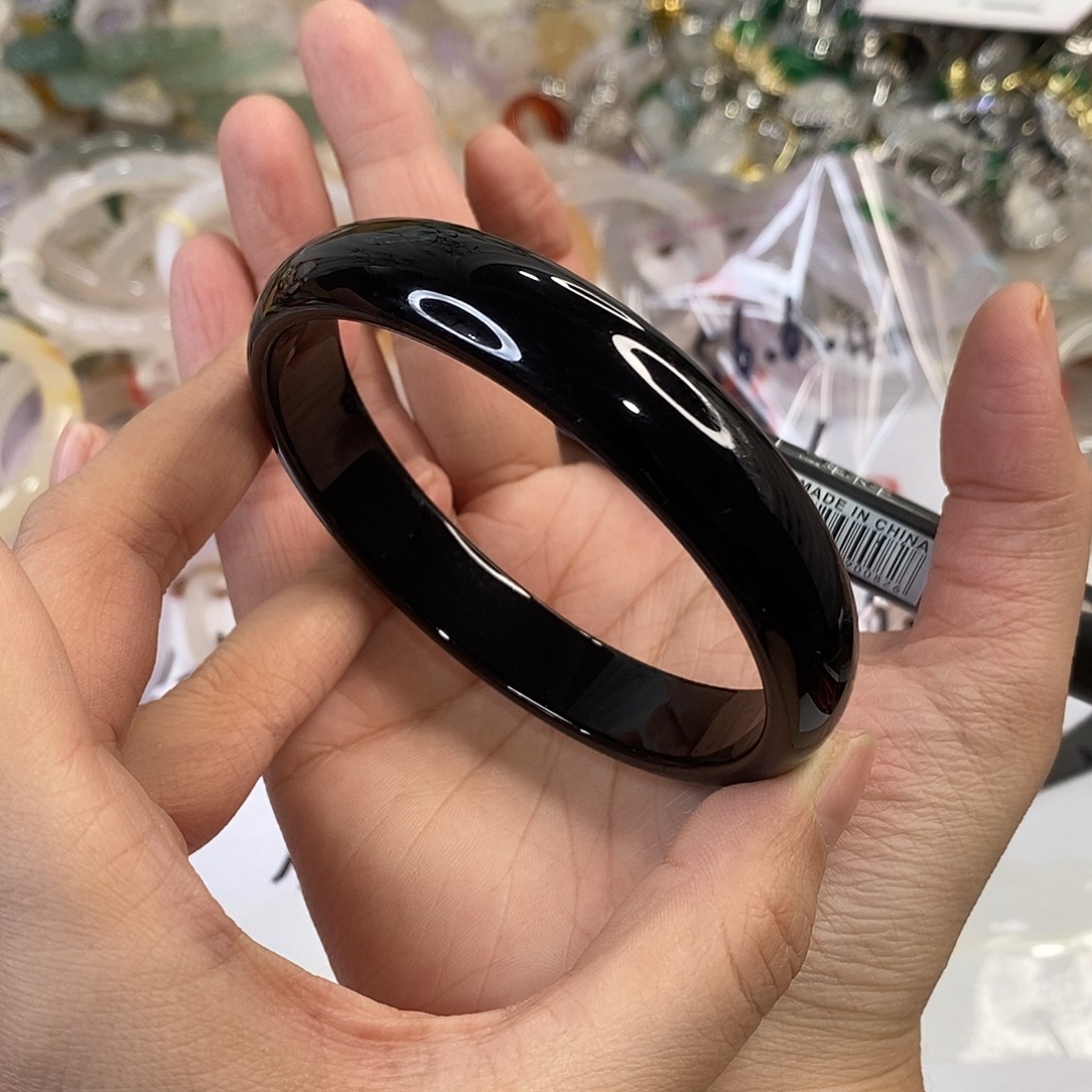 玛瑙/玉髓未镶嵌手镯A239。67.3圈