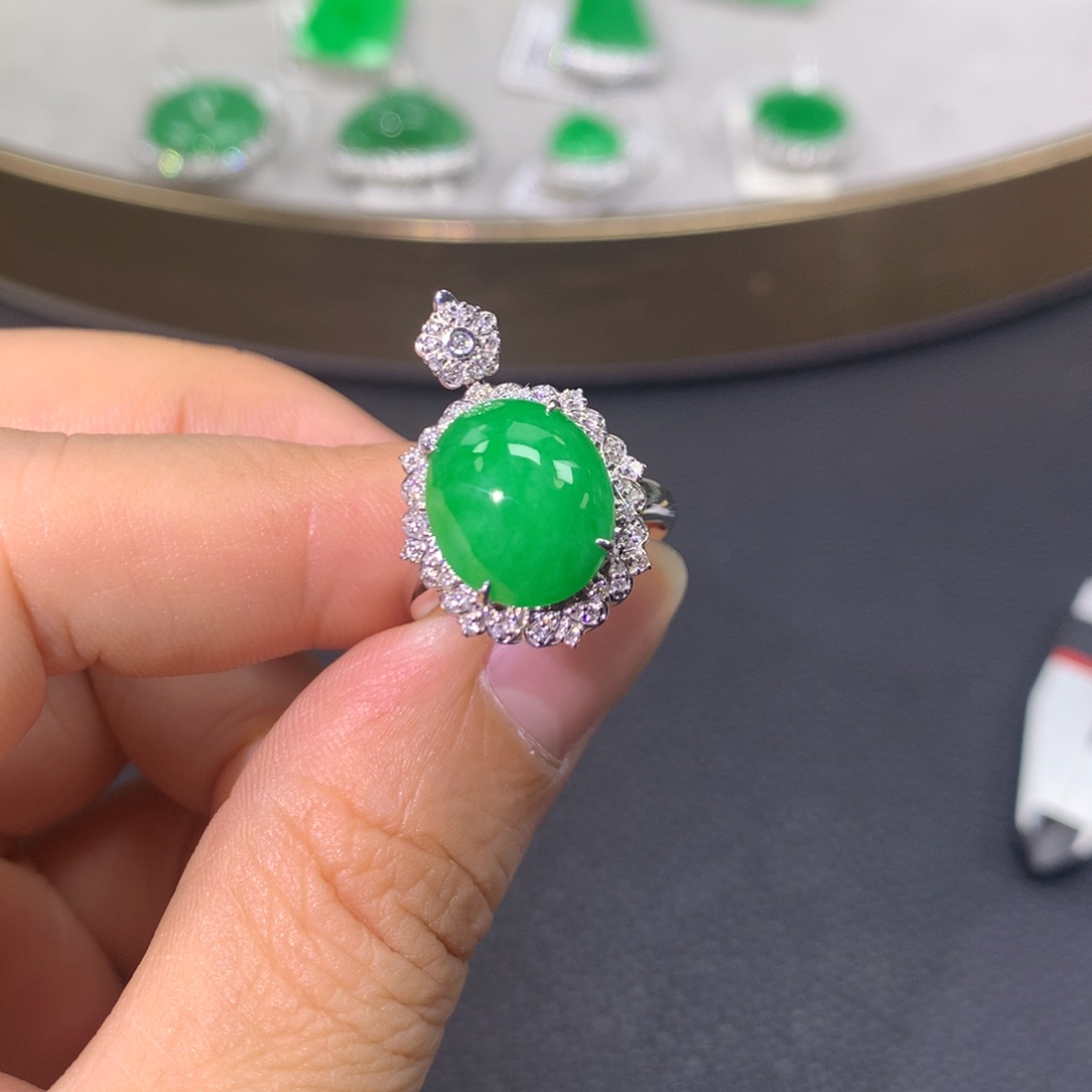 翡翠戒指18K金镶嵌翡翠