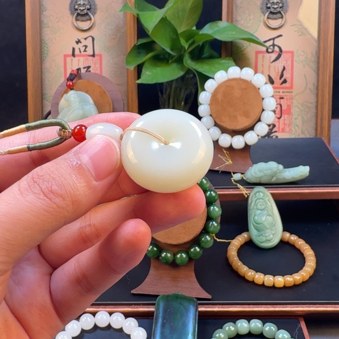 和田玉未镶嵌吊坠(不含链)