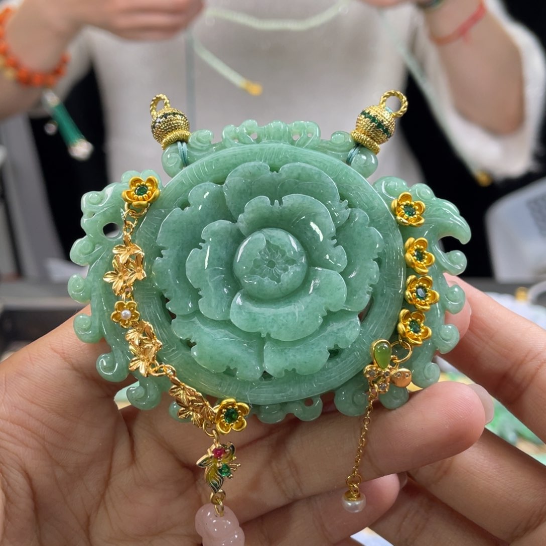 翡翠颈饰未镶嵌代编织