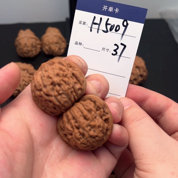 文玩核桃把件小****孟山西老树汉高楼5009