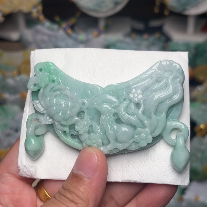 翡翠未镶嵌颈饰吊坠