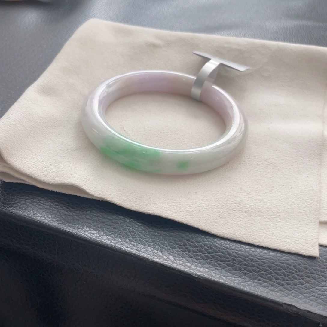 贝***宸翡翠未镶嵌手镯纹裂57.5圆条