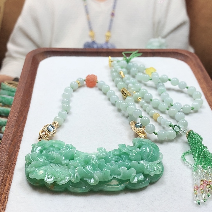 翡翠颈饰未镶嵌吊坠