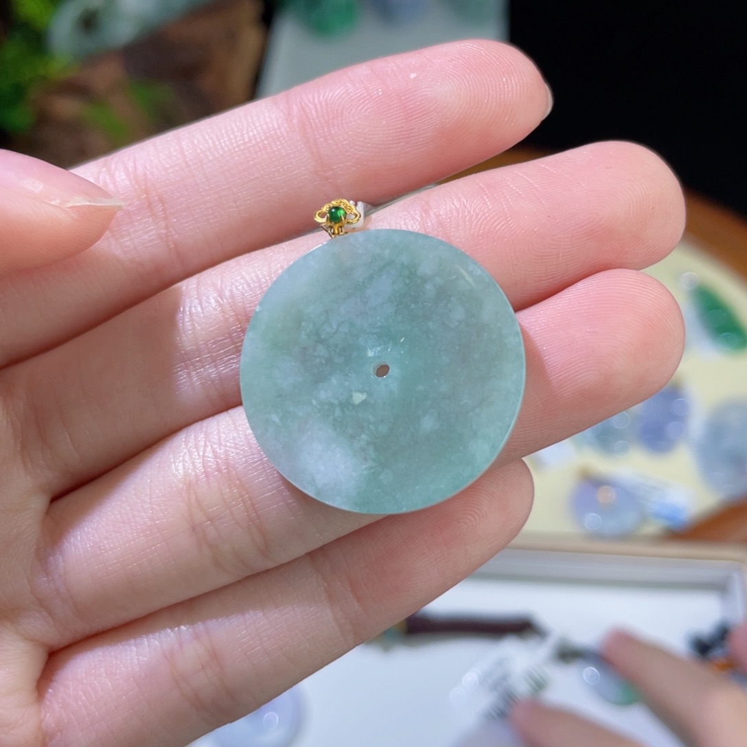 翡翠颈饰18K金镶嵌翡翠