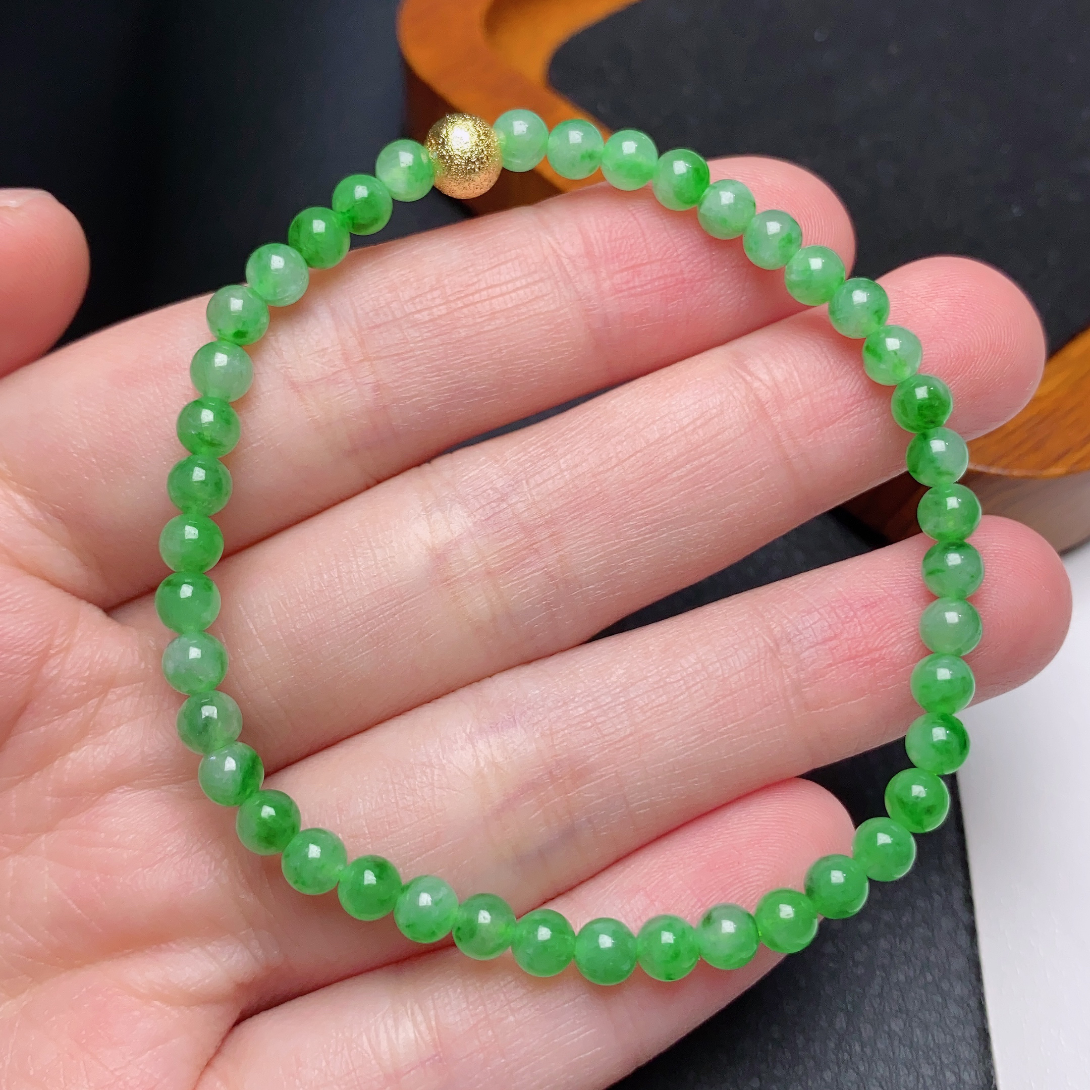 缅甸翡翠a货冰润飘阳绿圆珠手链卡4.3mm珠珠玉手串绿色
