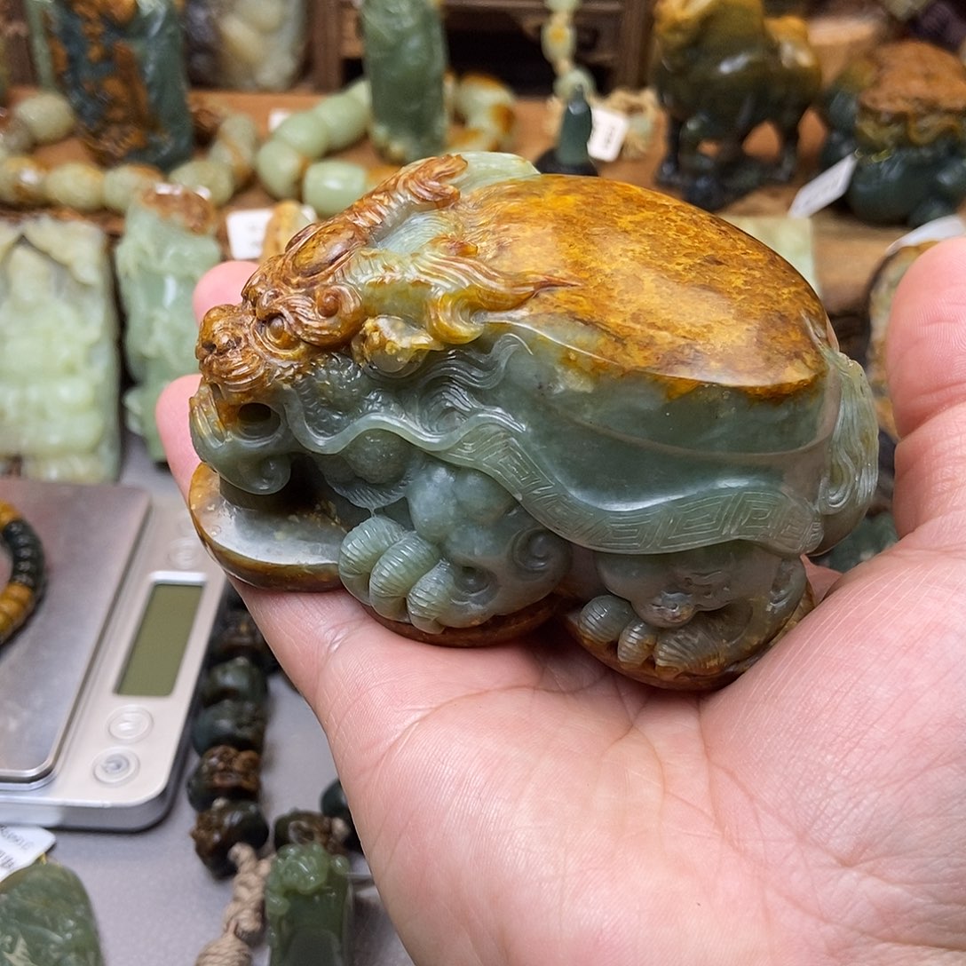 岫岩河磨玉（透闪石质玉）手把未镶嵌露****驴