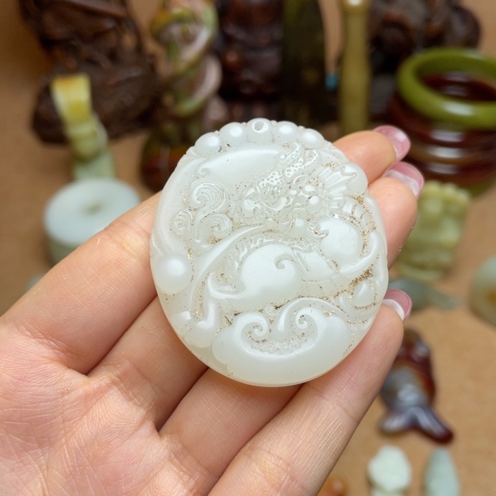 蛇纹石玉未镶嵌颈饰