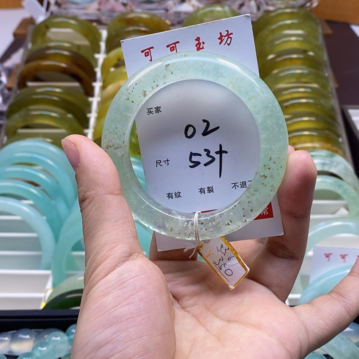 【闪购商品】蛇纹石玉手镯未镶嵌向*。