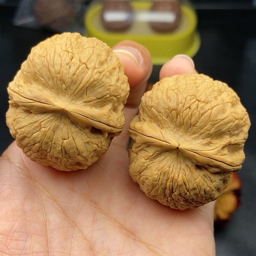 【闪购商品】把件文玩核桃40尺牡丹绣球52克