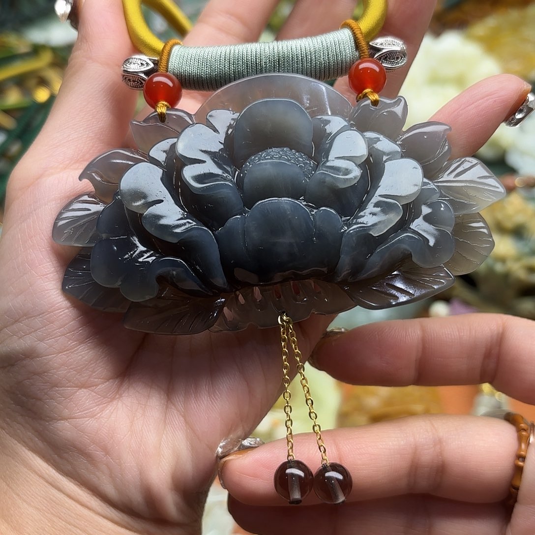 蛇纹石玉未镶嵌吊坠