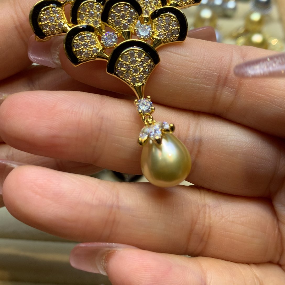 未镶嵌胸饰海水珍珠