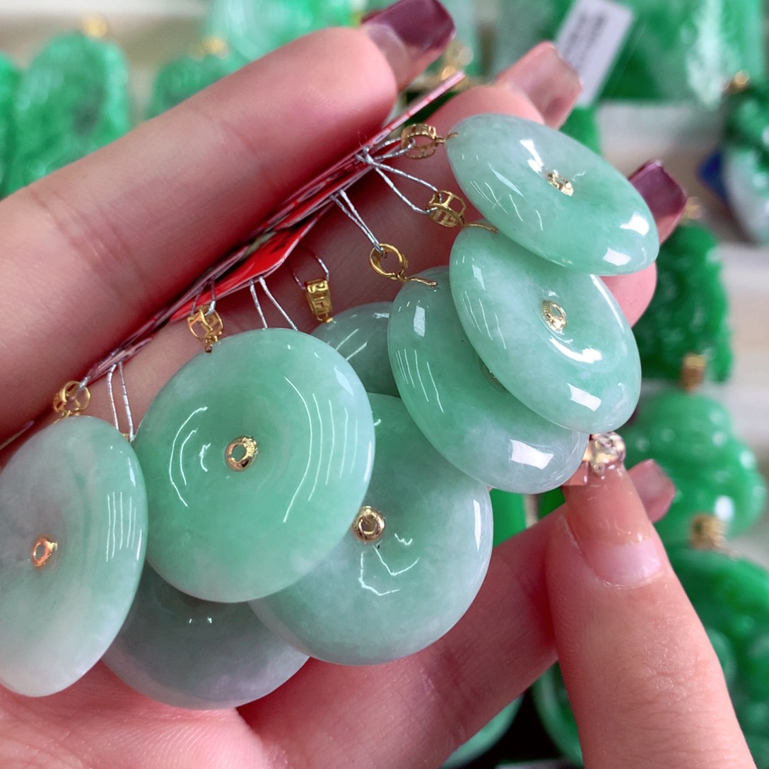 翡翠吊坠(不含链)18K金镶嵌多样性发货选其一