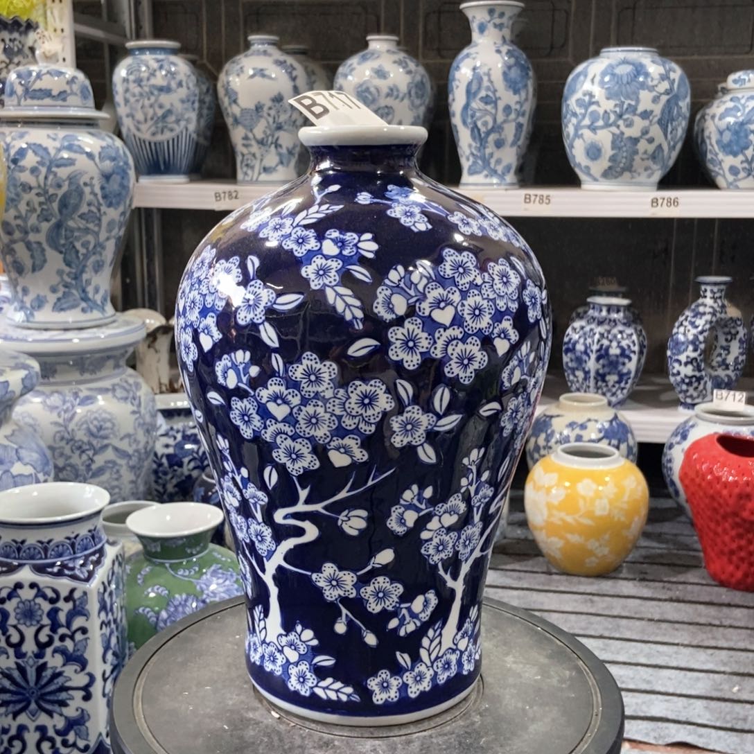 摆件花瓶手绘釉下彩