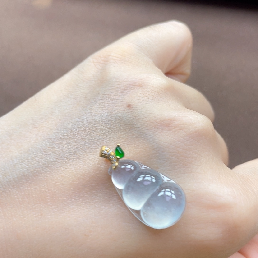 翡翠18K金镶嵌吊坠(赠链)福豆