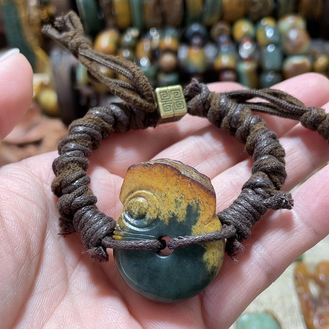 岫岩河磨玉（透闪石质玉）挂件未镶嵌