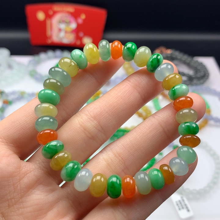 翡翠手镯未镶嵌卡