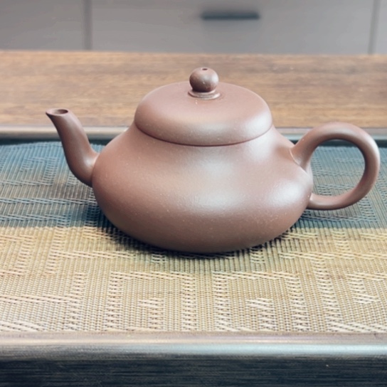 紫砂茶壶黄龙山原矿底槽清半手工瑕（160 cc）