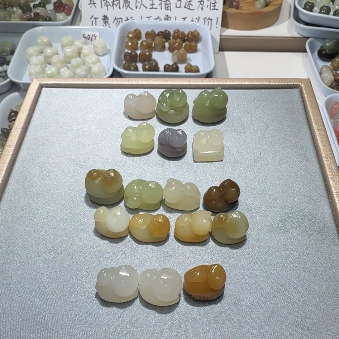 鼓***ᗢ和田玉未镶嵌珠宝奇石