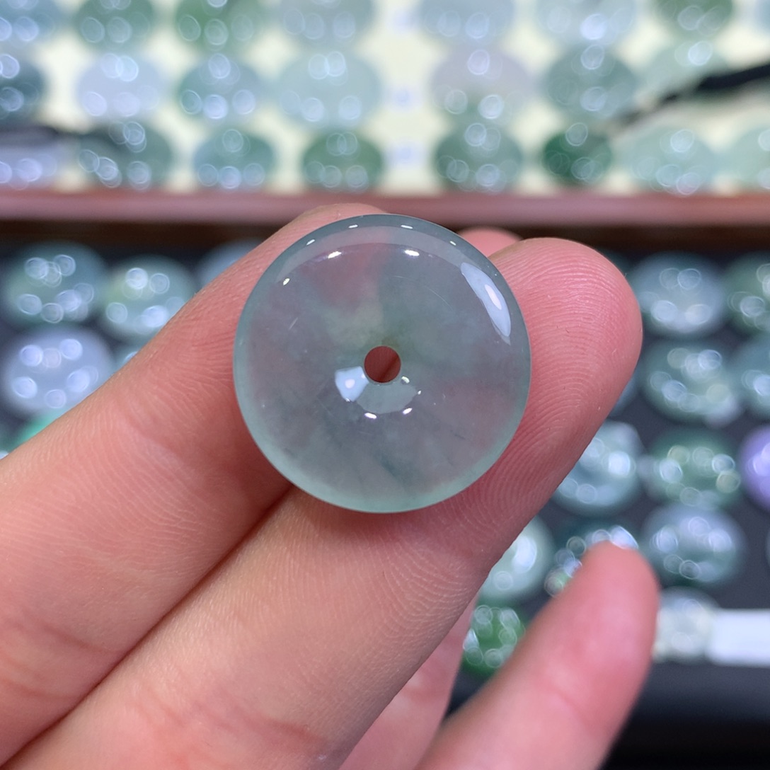 翡翠颈饰未镶嵌无***噜平安扣