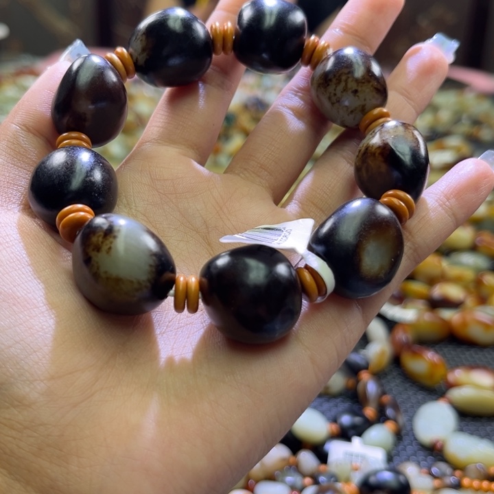 和田玉未镶嵌颈饰⁷*