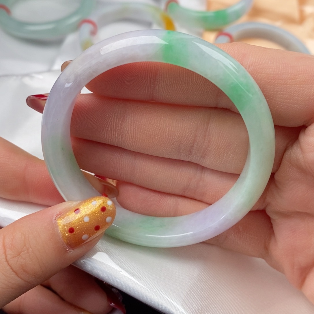 翡翠手镯未镶嵌54圈口