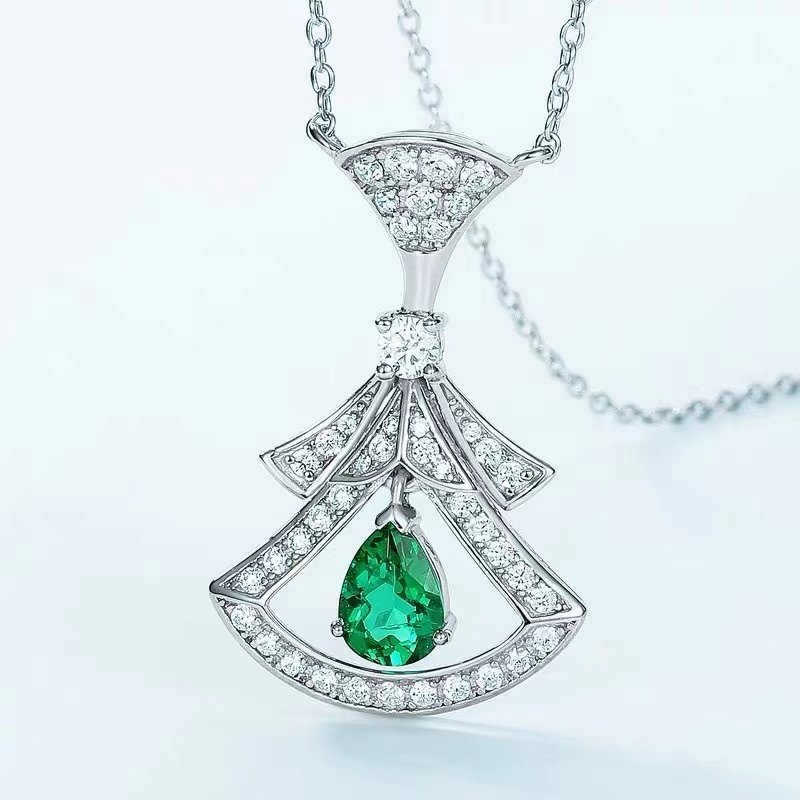 铜合金项链 时尚气质百搭轻奢高级感小裙子锁骨链项链AAA