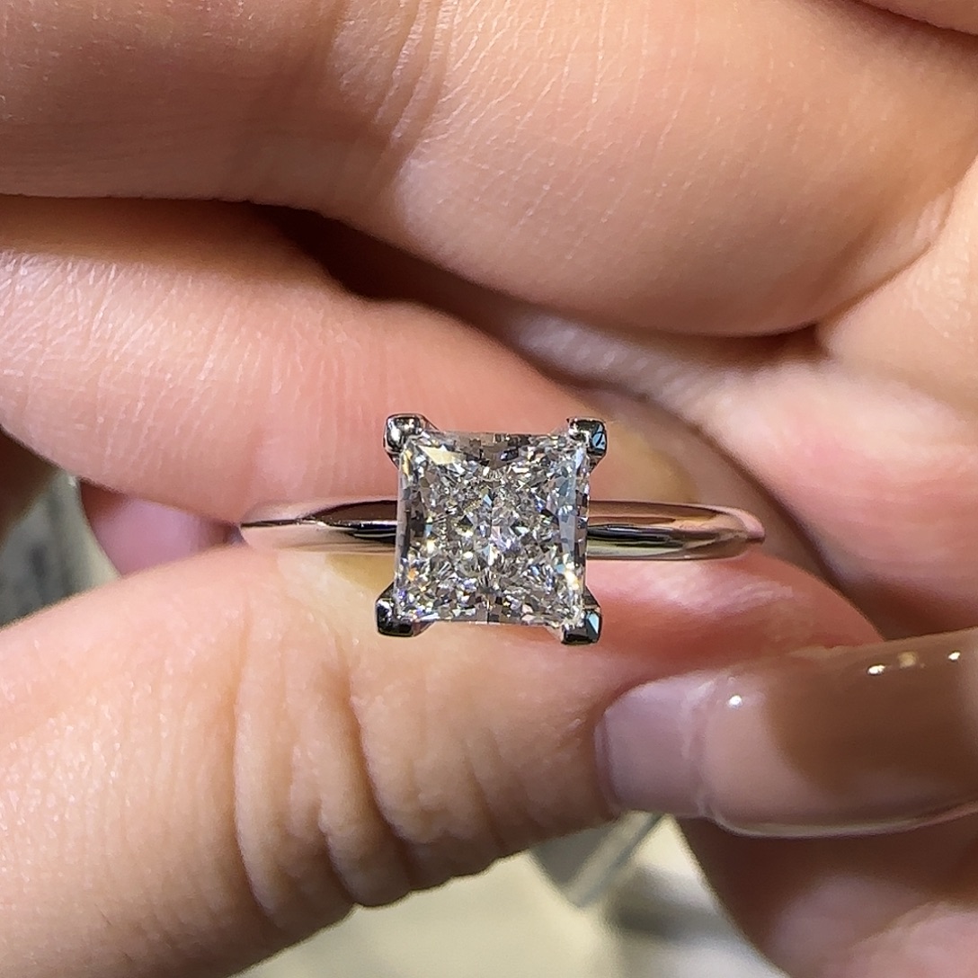 铂Pt950镶嵌实验室培育钻石公主方1卡