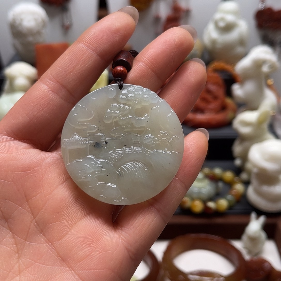 蛇纹石玉吊坠未镶嵌