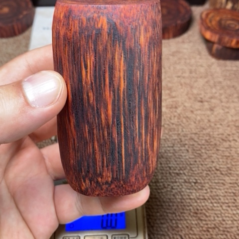 藤类191.2克降真香红绿油超一档手把件