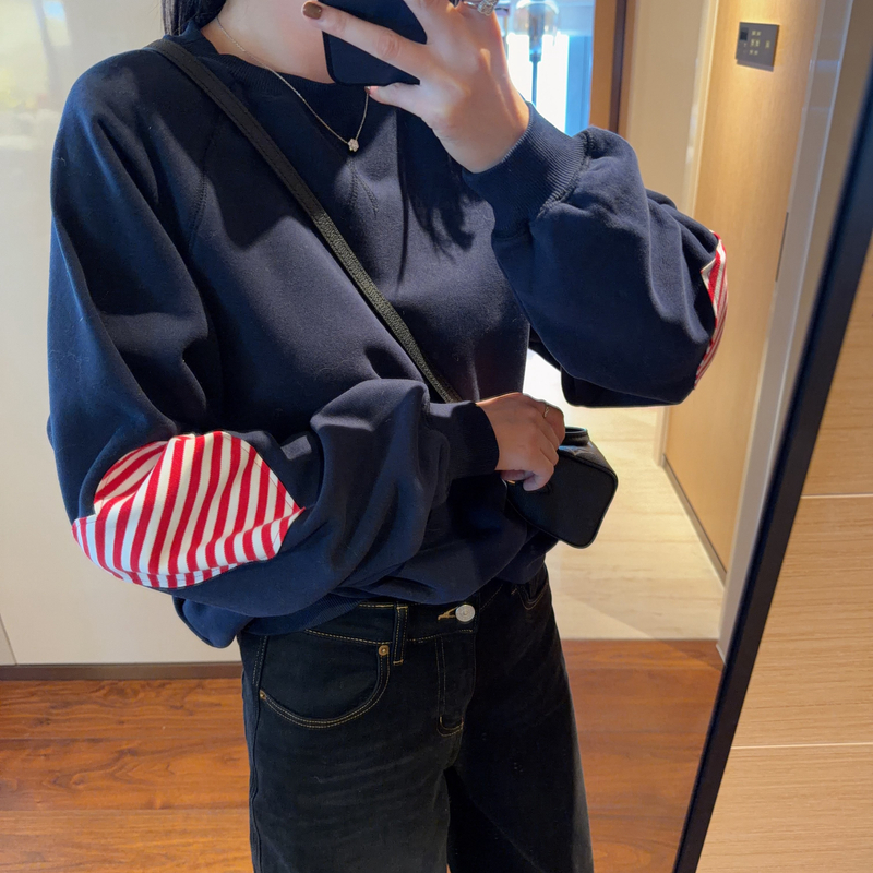 【张静芝】韩国新品~红条爱心手肘拼接加绒套头卫衣