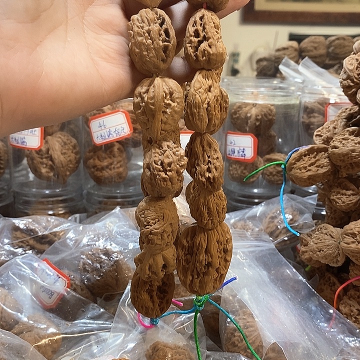 文玩核桃吊坠卖***墨两串有修