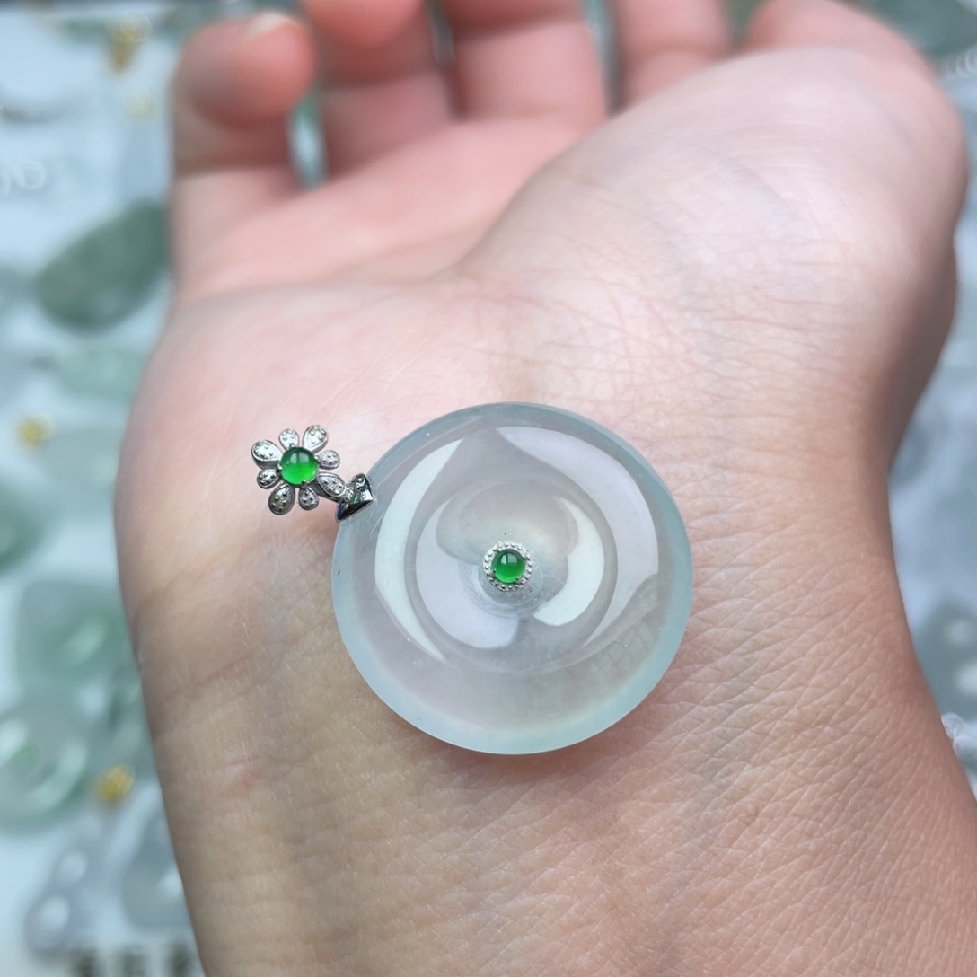 翡翠18K金镶嵌颈饰