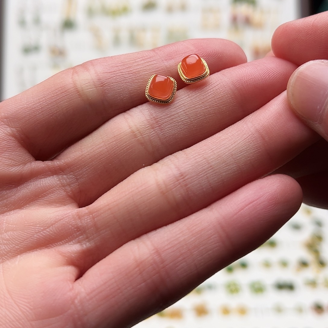 银S925镀金镶嵌和田玉耳饰