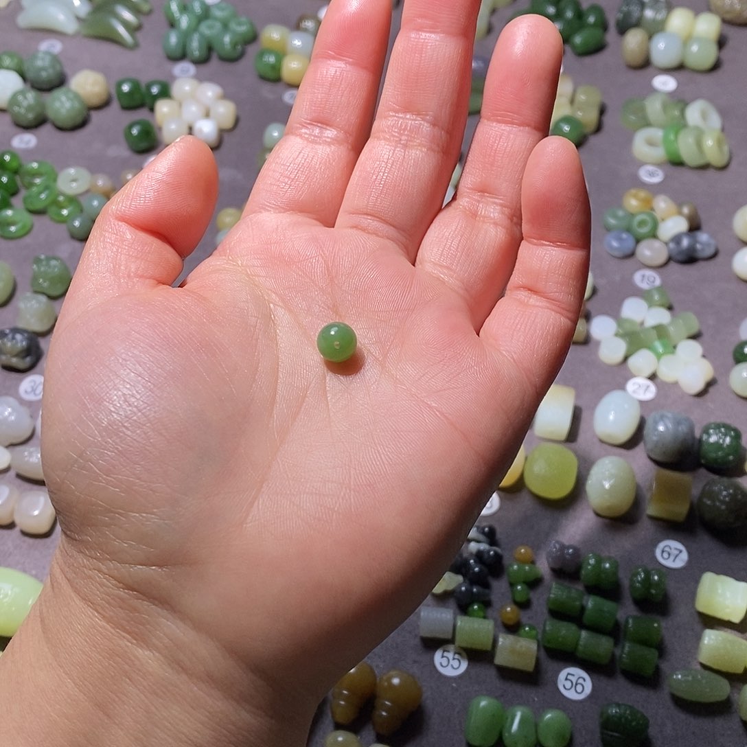 和田玉颈饰未镶嵌玉*