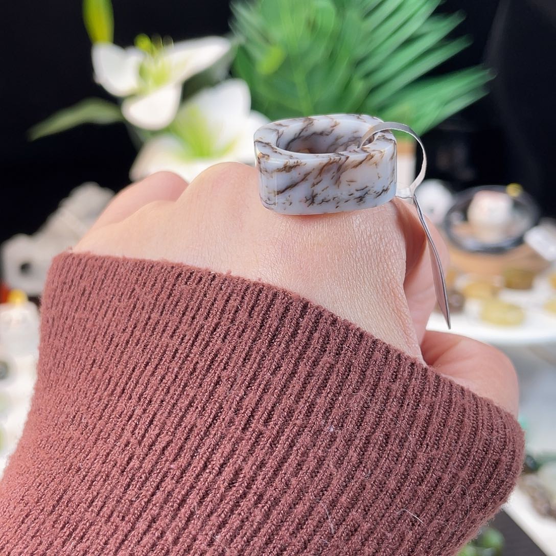 和田玉未镶嵌戒指E139牛奶巧克力方圆17.1