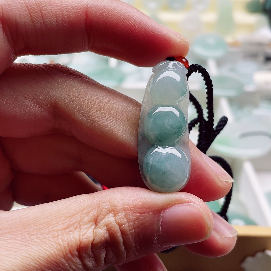 翡翠颈饰未镶嵌天然翡翠