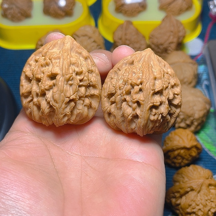 文玩核桃吊坠望月