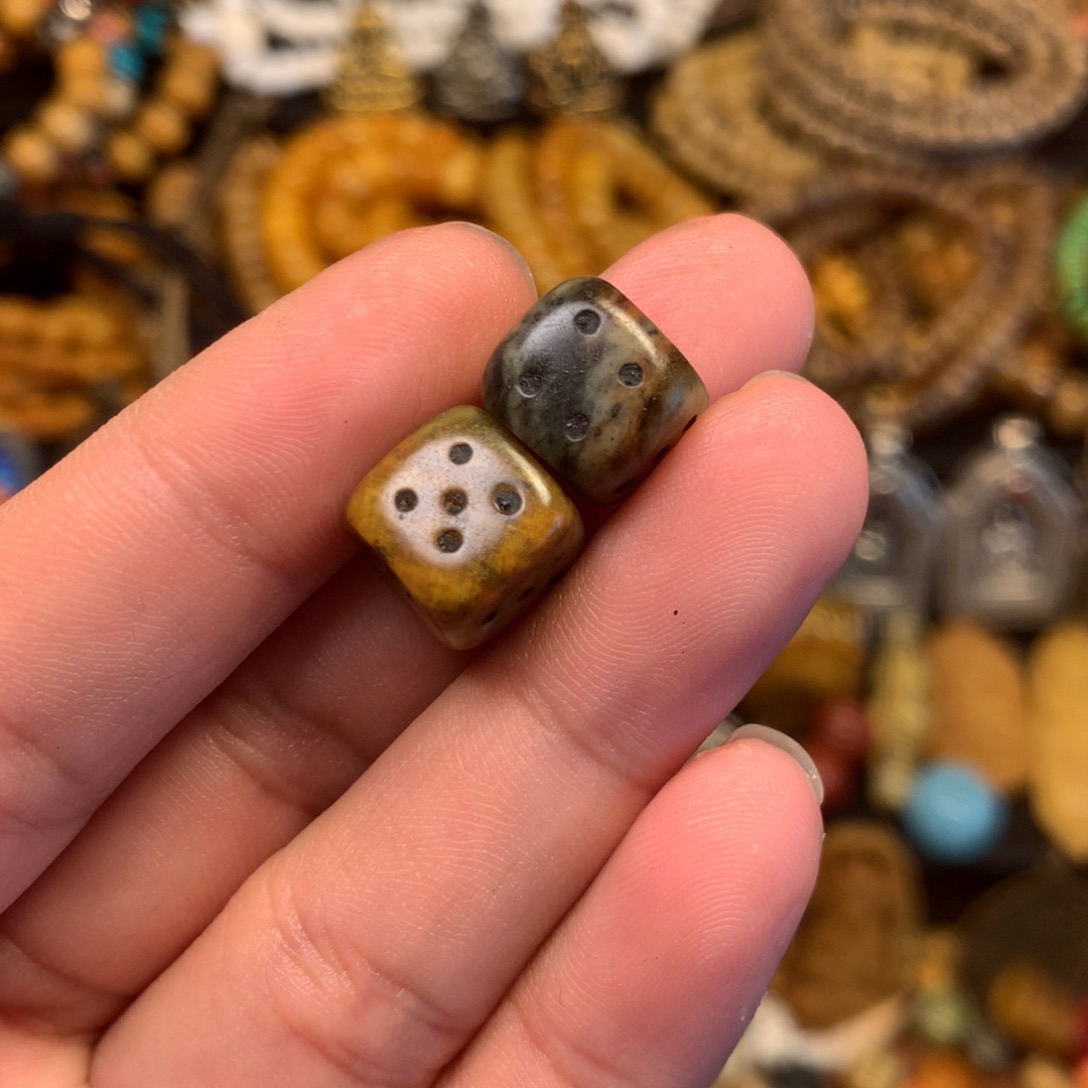 泥塑娘啦擦擦骰子